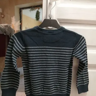 Pull garçon tape à l' oeil